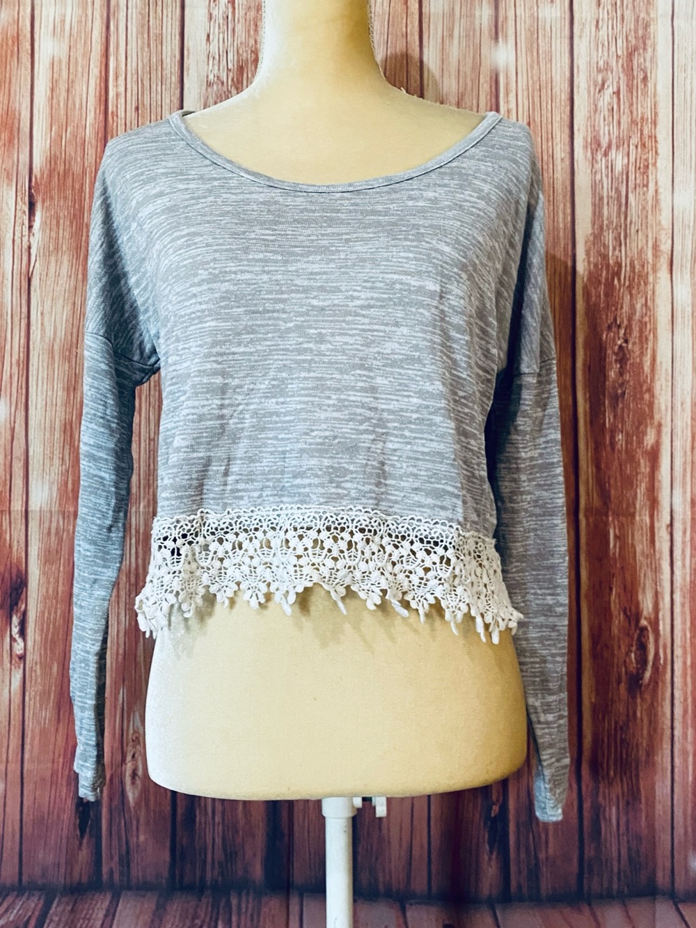 Women’s Small Sweater Umgee Gray Cropped Long Sleeves Soft Lace Trim Long Sleeve